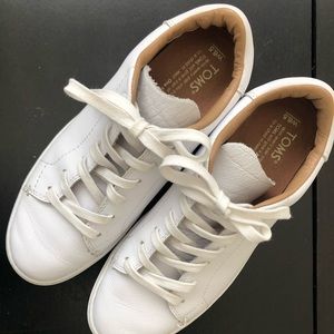 LIKE NEW TOMS 6.5 White Sneakers